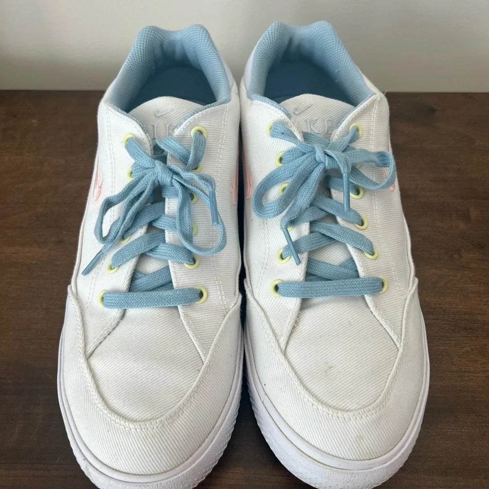 Nike White and Blue Sneakers Low-Top Casual - Picture 2 of 3